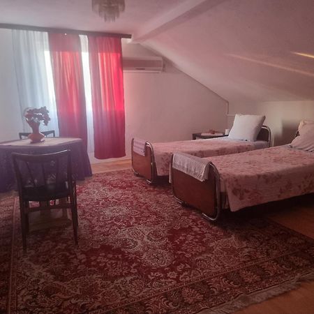 Guesthouse Sobi-Rooms Gradsko Extérieur photo