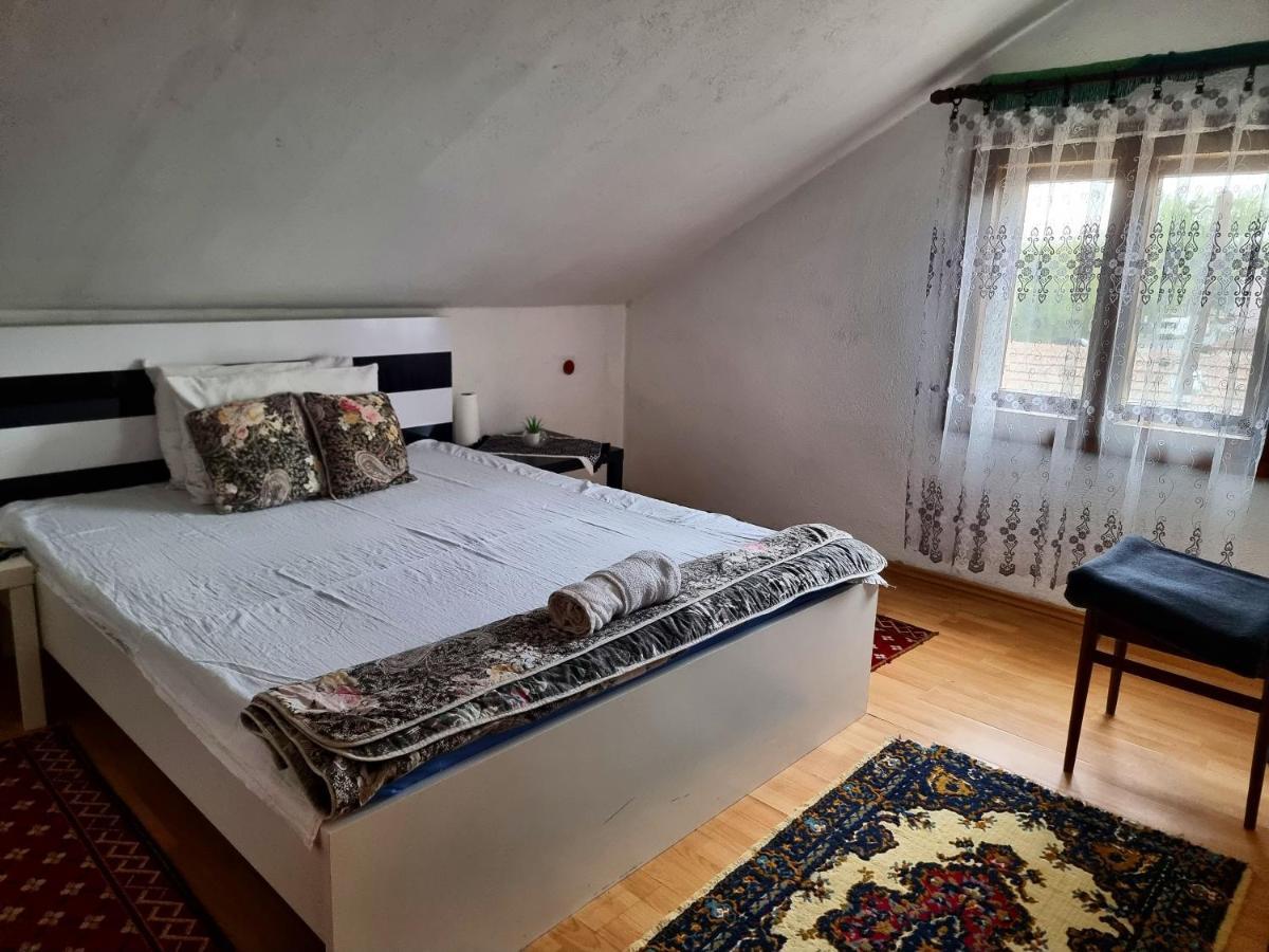 Guesthouse Sobi-Rooms Gradsko Extérieur photo
