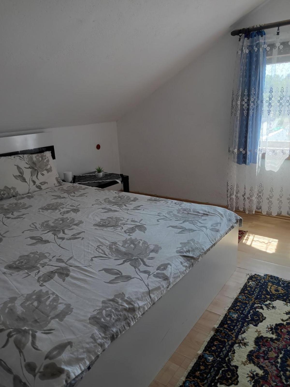 Guesthouse Sobi-Rooms Gradsko Extérieur photo