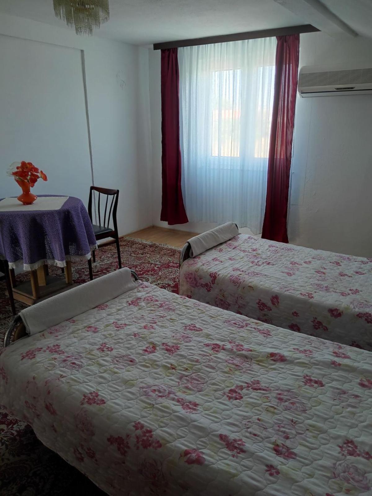 Guesthouse Sobi-Rooms Gradsko Extérieur photo